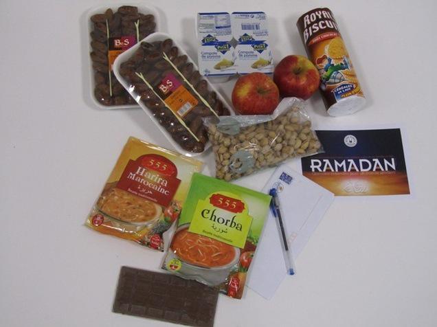 Le contenu du colis du Ramadan en 2010. 