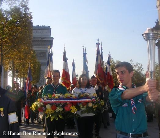 Cinq mois après le début de l'opération en mai, la Flamme de l'Espoir Citoyen a achevé sa course à Paris sous l'Arc de Triomphe.