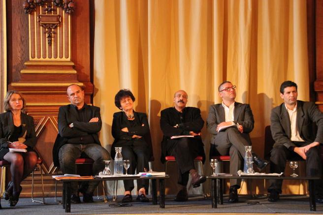 De gauche à droite : Catherine Wihtol de Wenden (directrice de recherche au CNRS), Yvan Gastaud (chercheur à l'Unité de Recherche Migration Société), Claudine Attias-Donfut, Omar Samaoli, Jamel Oubechou (président de l'Institut des Cultures d'Islam), Atmane Aggoun.