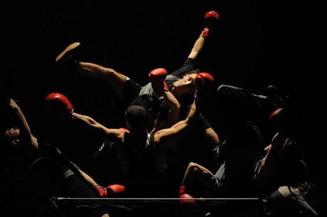 Extrait du spectacle "Boxe Boxe" de Mourad Merzouki.