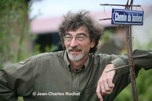Éric Jaffrain, expert en marketing : « En acceptant Noël comme une fête commerciale, le citoyen manifeste non pas forcément un refus de croire, mais une réaction à un pouvoir. Aujourd’hui, les gens vivent cette fête sans vraiment la lier au Christ. »