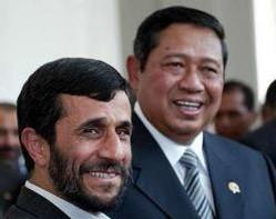 Mahmoud Ahmadinejad et Susilo Bambang Yudhoyono.