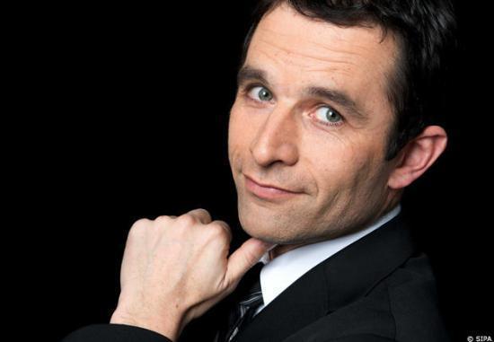 Benoit Hamon, porte-parile du PS, se positionne contre la loi, rebaptisée « anti-nounous voilées ».