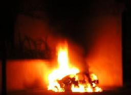 Voiture en flammes à Starsbourg