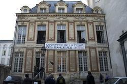 L'hôtel particulier du 26 rue Geoffroy-Lasnier, a abrité pendant trois jours le ministère de la crise de la banlieue. © collectif ACLEFEU