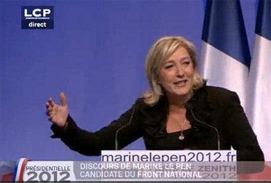 Le 17 avril, à J - 5 du premier tour de l'élection présidentielle 2012, Marine Le Pen galvanise ses troupes au Zénith, à Paris, devant 6 000 personnes. Elle est créditée de 16 % d'intentions de vote.