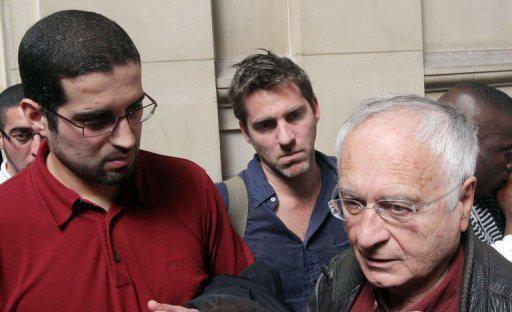 Adlène Hicheur est libre depuis le 15 mai. Ici, Halim Hicheur, son frère (à g.), et Jean-Pierre Merlo, membre du comité de soutien au physicien du CERN.