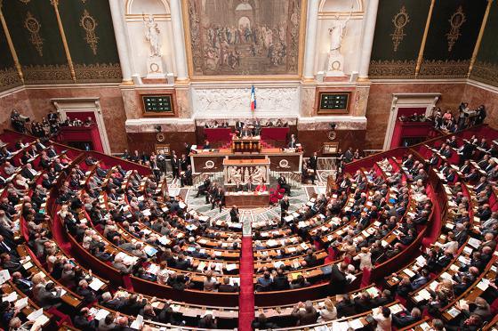 6,6 % : c’est la proportion d’élus locaux issus de l’immigration non européenne. Plus les responsabilités s’accroissent, moins la diversité est présente : ces élus représentent 7,5 % des conseillers, 5,2 % des adjoints et… 0,4 % des maires.