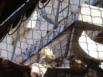 Détrituts jetés par les colons sur les passants palestiniens. Hébron, août 2006