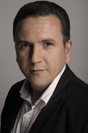 Zoubir Benhamouche est économiste.