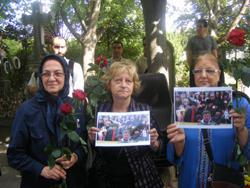 Des membres du Conseil national de la Résistance iranienne soutenu par Mouloud Aounit