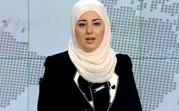 Fatma Nabil, première journaliste voilée à présenter le journal télévisé sur une chaîne publique en Egypte.