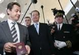 Nicolas Sarkozy venu rassurer ses compatriotes sur la sécurité de l'aéroport.