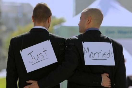 Plus de 1 500 maires et élus de France s'opposent ouvertement au mariage homosexuel et à l'adoption par les couples de même sexe.