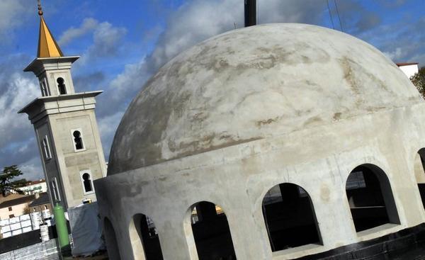 La mosquée de Poitiers envahie par l’extrême droite islamophobe