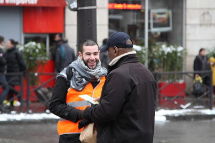 11 000 exemplaires d'un livre contre les caricatures du Prophète Muhammad ont été distribués à Paris, samedi 19 janvier.