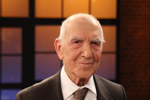 Stéphane Hessel, le fervent anti-colonialiste, est mort à 95 ans dans la nuit de mardi 26 au mercredi 27 février 2013.