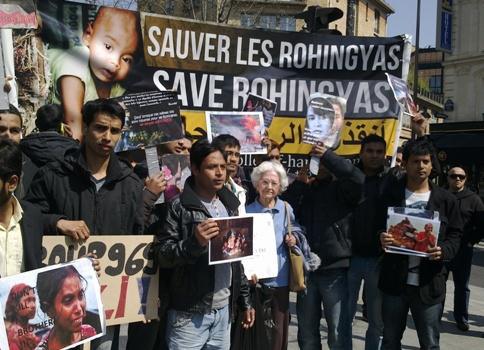 Une manifestation en soutien aux Rohingyas - musulmans - de Birmanie a rassemblé près de 200 personnes à Paris, dimanche 21 avril.