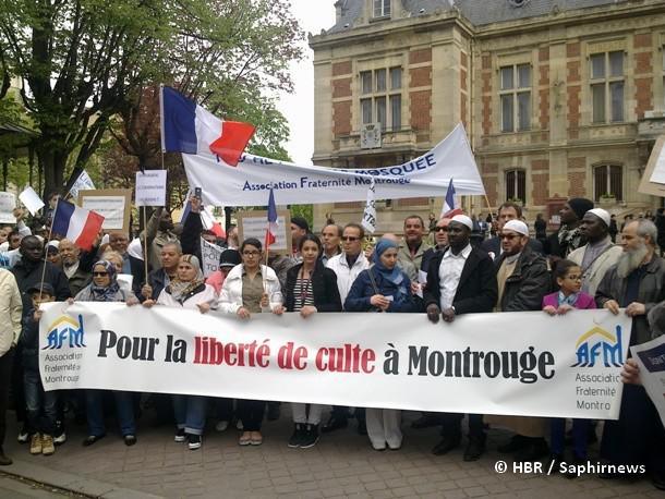 A Montrouge, près de 800 personnes ont participé à la marche contre l’arrêté municipal visant à la fermeture de l’unique mosquée de cette commune des Hauts-de-Seine, en région parisienne.