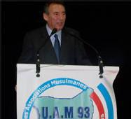 François Bayrou : 'Je suis quelqu'un qui respecte l'islam, les croyants et qui partage quelque chose avec eux'.