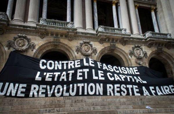  Contre l'islamophobie, un iftar antifasciste est organisé, samedi 27 juillet, sur le Parvis de Montparnasse à Paris. 