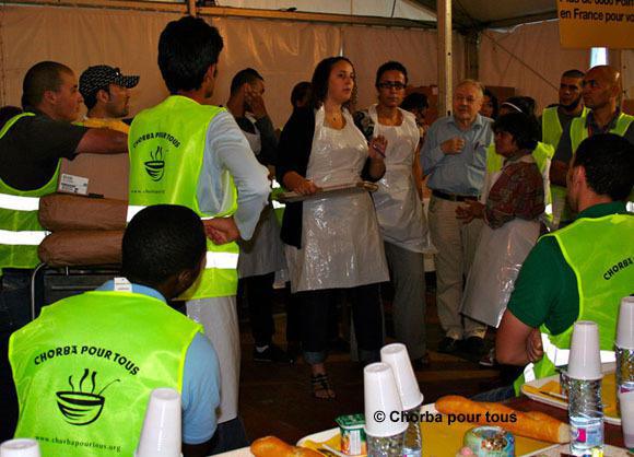La somme nécessaire aux mosquées et aux associations caritatives pour confectionner un repas de rupture de jeûne varie entre 5 € et 7,50 €, outre les nombreux dons en nature effectués par des particuliers ou des entreprises locales (boulangeries, épiceries, boucheries…).