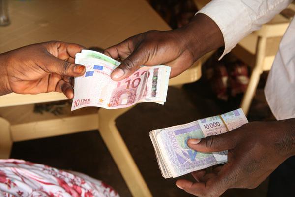 Les transferts d'argent des migrants, le boom mondial