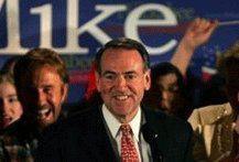 Mike Huckabee remporte haut la main les caucus républicains