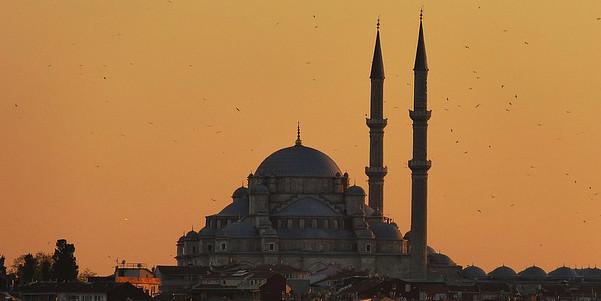 Turquie : 2 560 membres du clergé limogés