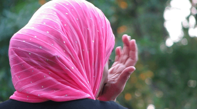 Rita : « Je me sens hypocrite en portant le voile »