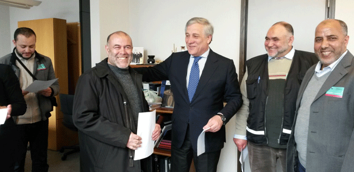 Outre l’apprentissage de la langue française, le programme de l’institut Hozes comprend la visite de lieux culturels et d’institutions européennes. Ici, en visite au Parlement européen, les imams Mohammed Bettahar (mosquée de Montfermeil), Omar Ayatillah (mosquée de Blanc-Mesnil), Abderrahim Braihim (Grande Mosquée de Sevran) et Miloud Soulimani (mosquée de Sevran-Rougemont) ont rencontré Antonio Tajani, vice-président du Parlement européen en charge du dialogue interreligieux. (photo © Hozes)