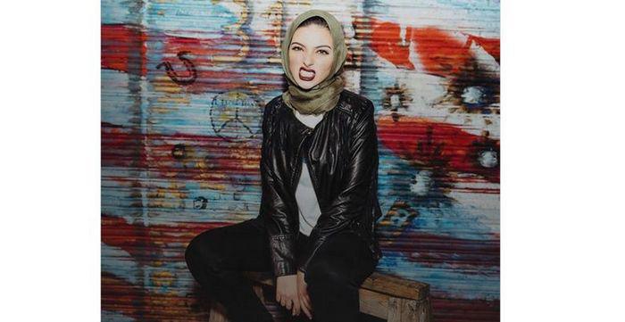 Noor Tagouri, la première musulmane voilée à poser dans Playboy