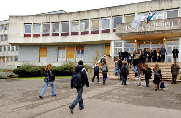 Comment l'école amplifie les inégalités sociales et migratoires en France