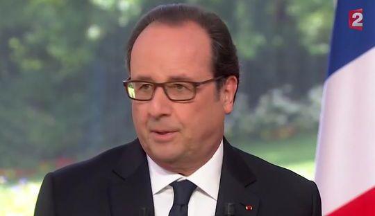 Le dévoilement, l’étape pour devenir Française selon François Hollande