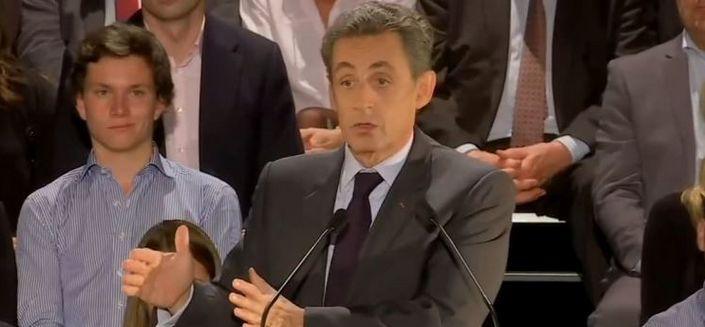 « Double ration de frites » contre du porc : la proposition de Sarkozy qui fait rire