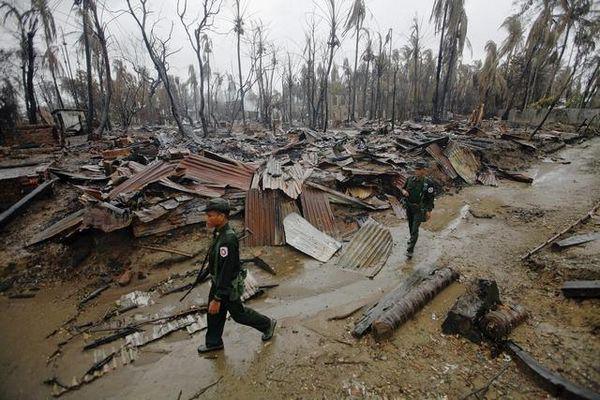 Birmanie : une forte vague de violences contre les Rohingyas dirigée par l'armée