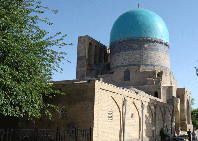 Le centre historique de Shakhrisyabz (Ouzbékistan) a été inscrit en 2016 sur la liste du patrimoine mondial en péril. Il compte plusieurs édifices monumentaux exceptionnels et des quartiers anciens témoignant du développement séculaire de la ville, et tout particulièrement de son apogée, sous le règne d’Amir Timour (Tamerlan), fondateur de la dynastie des Timourides, du XVe au XVIe siècle. (photo : © Ainura Tentieva / UNESCO)