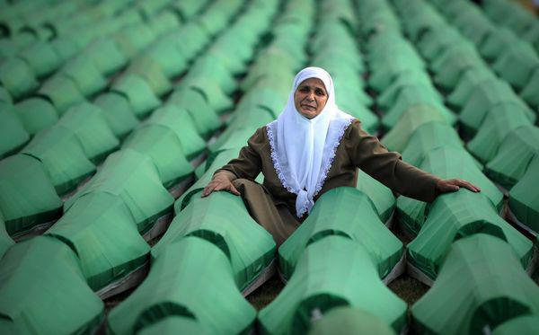 Bosnie : huit Serbes accusés du massacre de 120 Bosniaques arrêtés