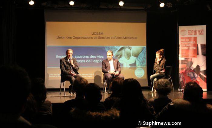Raphaël Pitti, formateur de médecins (à gauche), et Ziad Alissa, président de l'UOSSM (au centre), lors d'une conférence organisée le 13 décembre, deux jours avant le départ d'un convoi humanitaire vers Alep.