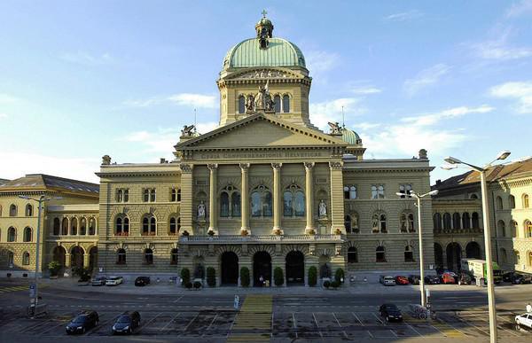 Suisse : l'initiative « contre l'immigration de masse » adoptée