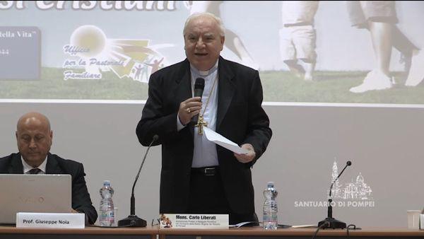 L'archevêque de Pompéi (Italie) Carlo Liberatii.