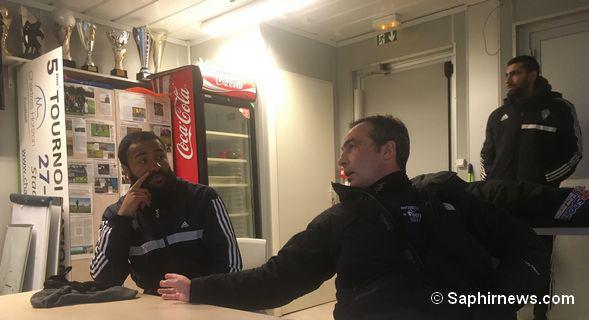 Joel Adogoroye, responsable de l'équipe U12 du CHB, et Jean-Pierre Cassonnet.