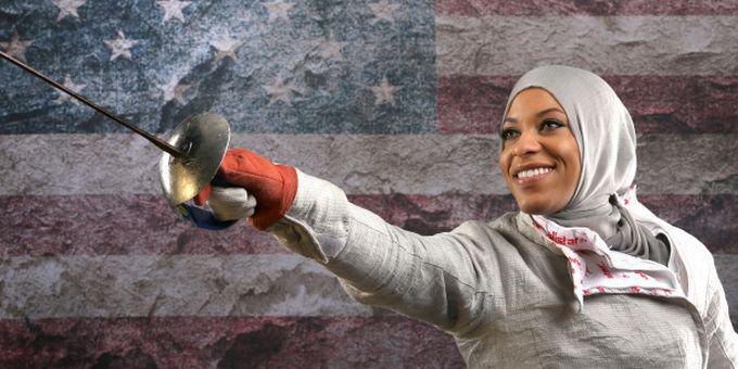 Etats-Unis : Ibtihaj Muhammad raconte l'humiliation du contrôle au faciès à la douane