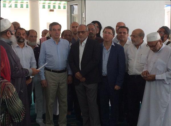 François Fillon à la mosquée Noor-al-Islam à Saint-Denis de La Réunion - © Guillaume Daret