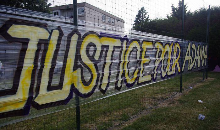 A Beaumont-sur-Oise, terrain de foot du quartier Boyenval, le 22 juillet 2016. © Patricia Tutoy/Arcobaleni