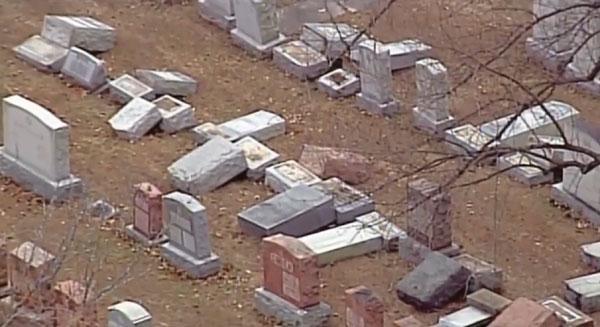 Cimetière Chesed Shel Emeth (Missouri), après profanation des tombes