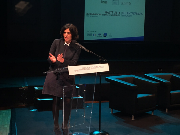Myriam El Khomri, ministre du travail, à la conférence « Halte aux discriminations selon les origines » le 14 mars 2017 - © Twitter : Myriam El Khomri