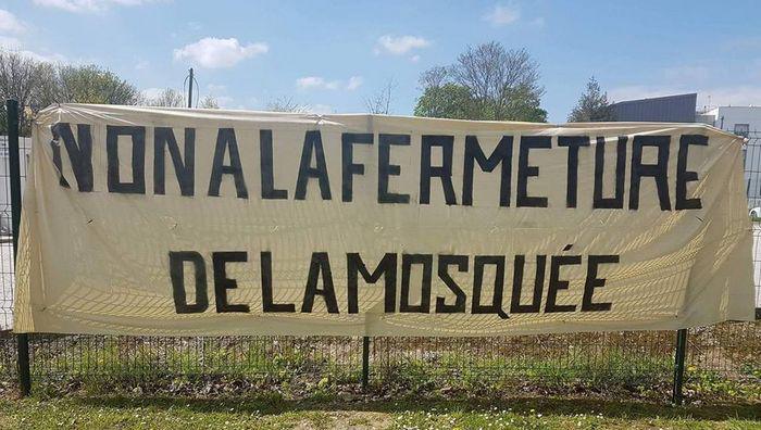 La mosquée de Torcy a été contrainte de fermer ses portes le 11 avril par la préfecture de Seine-et-Marne, une décision confirmée par la justice le 21 avril.