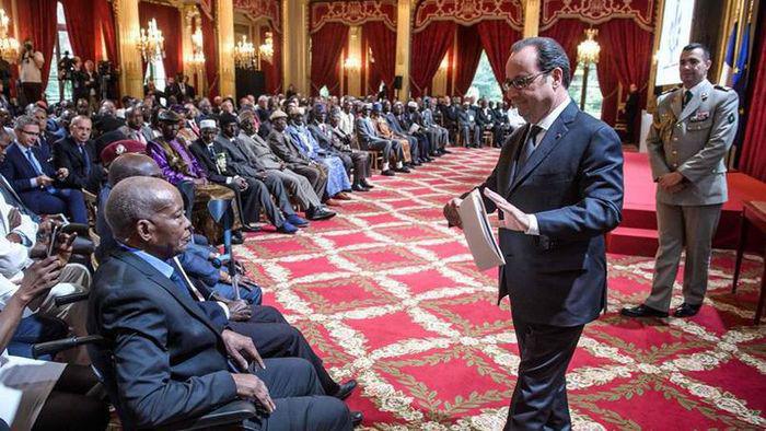 Une cérémonie en l’honneur des tirailleurs sénégalais a été organisée samedi 15 avril à l’Elysée, présidée par François Hollande. © AFP