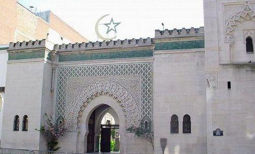 Les musulmans appelés à voter Macron par la Grande Mosquée de Paris